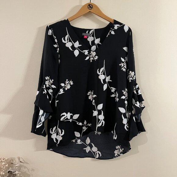 Vince Camuto Floral Ruffle Sleeve Blouse - Size M - Picture 2 of 6
